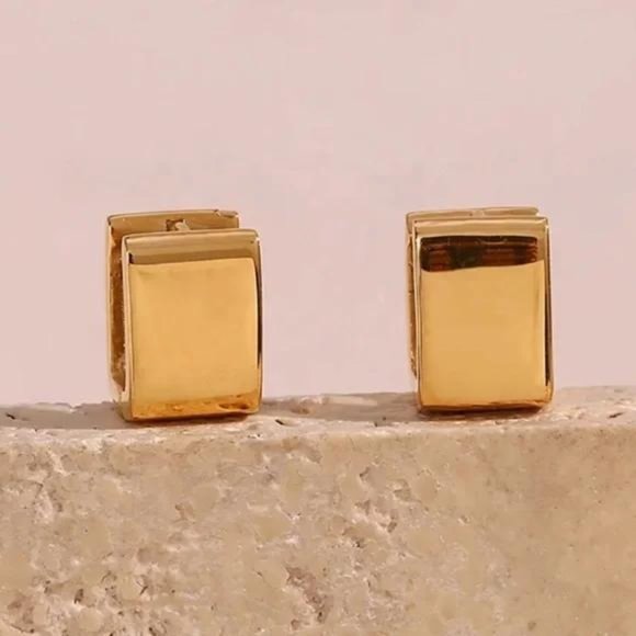 NEW 18K GOLD SQUARE EARRINGS, BEAUTIFUL EARRINGS, CUTE EARRINGS. - Picture 5 of 7